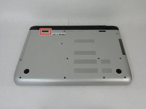 Langkah 1 — Buka Bagian Bawah Laptop