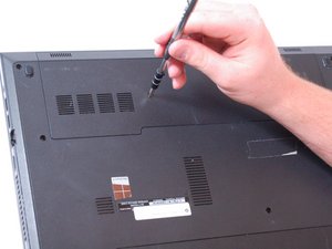 Langkah 2 — Buka Tutup Akses Hard Drive
