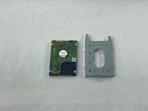 Langkah 4 — Lepaskan Hard Disk dari Tray