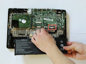 Langkah 4 — Cabut Kabel Baterai dari Motherboard