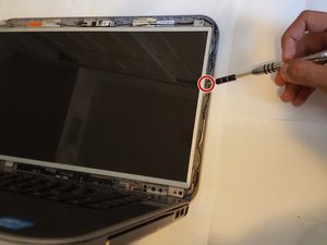 Langkah 5 — Melepas Screws Sisi Kanan