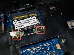 Langkah 5 — Lepaskan dan Ganti Kartu WiFi