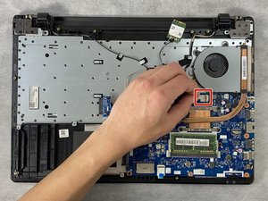 Langkah 6 — Mengeluarkan Kipas dan Heatsink