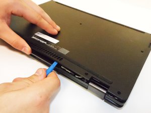 Langkah 1 — Membuka Casing Bawah