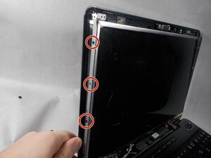 Langkah 3 — Lepaskan Screws Penahan Layar