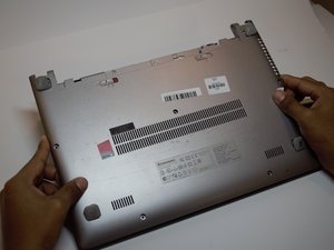 Langkah 2 — Lepaskan Panel Belakang
