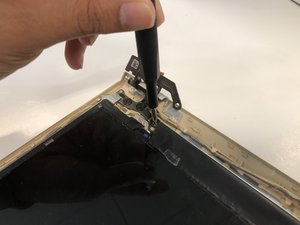Langkah 4 — Melepas Screws Penyangga Layar