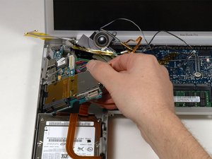 Langkah 11 — Mengangkat Papan I/O Kiri