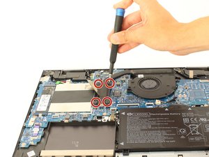 Langkah 6 — Lepaskan Sekrup Penjepit Heatsink
