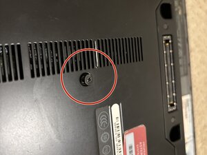 Langkah 1 — Membuka Casing Laptop