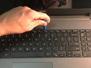 Langkah 7 — Mengeluarkan Optical Drive