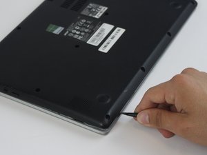 Langkah 4 — Membuka Casing Laptop