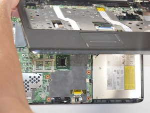 Langkah 13 — Lepaskan Kabel Audio dan Speaker