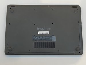 Langkah 1 — Buka Tutup Belakang Laptop