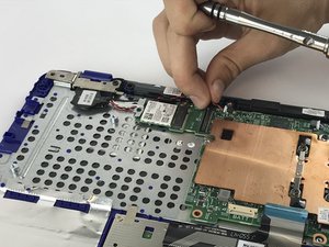 Langkah 6 — Lepaskan Kabel Baterai Koin