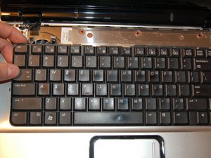 Langkah 8 — Mengangkat Keyboard