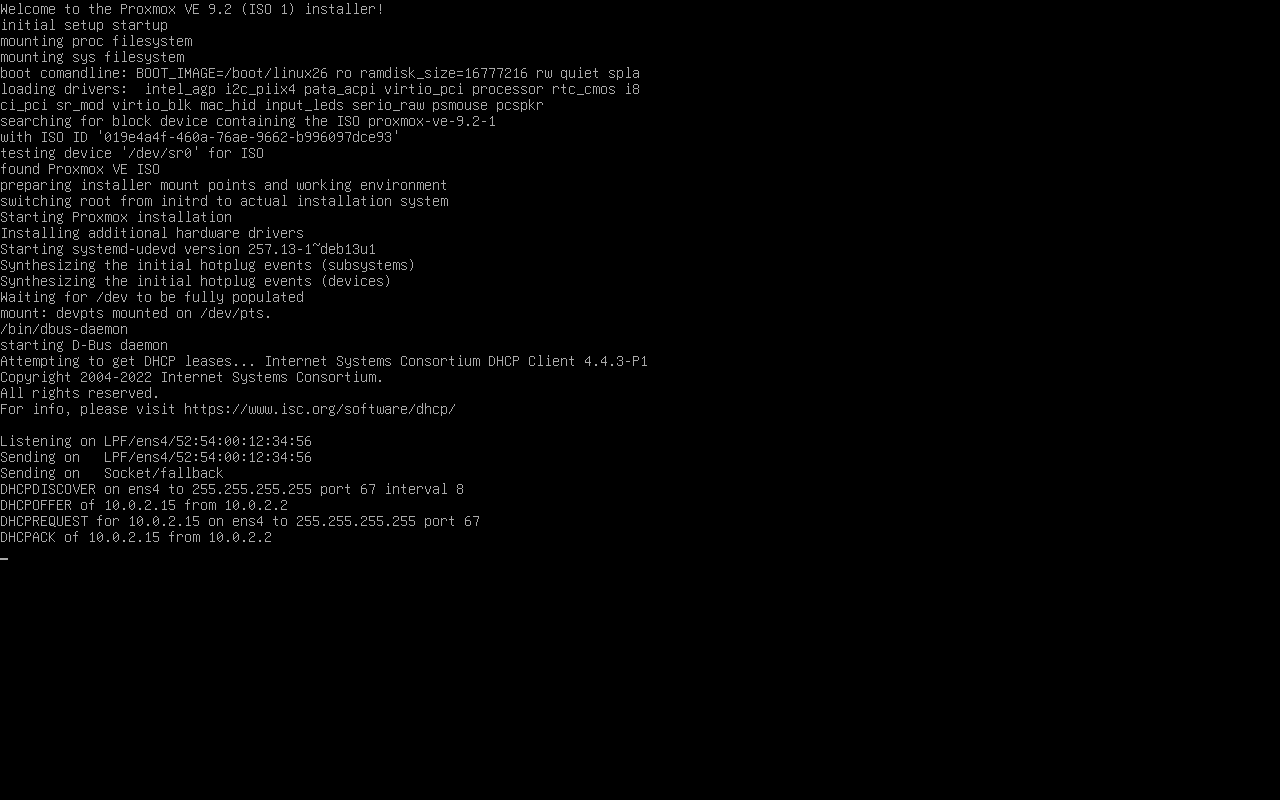 Layar konsol teks hitam menampilkan log boot instalasi Proxmox VE - mounting filesystem, loading driver perangkat, deteksi ISO installer, dan proses DHCP mendapatkan alamat IP