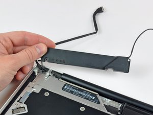 Langkah 6 — Mengangkat Subwoofer