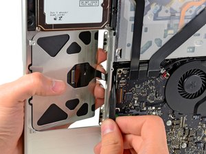 Langkah 5 — Mengganti Kabel Fleksibel Trackpad