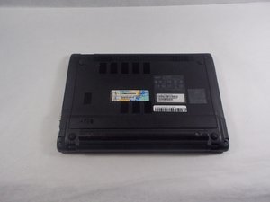 Langkah 1 — Matikan Laptop dan Buka Tutupnya