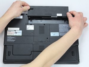 Langkah 4 — Pasang Kembali Baterai dan Tutup Laptop