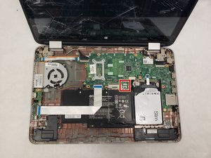 Langkah 5 — Lepaskan semua kabel yang terhubung ke motherboard