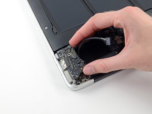 Langkah 6 — Lepaskan I/O Board