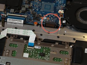 Langkah 4 — Lepaskan Baterai dari Laptop