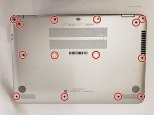 Langkah 3 — Lepaskan semua sekrup motherboard