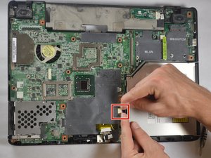 Langkah 14 — Lepaskan Motherboard