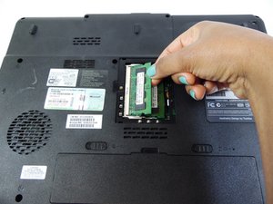 Langkah 3 — Lepaskan Chip RAM yang Lama