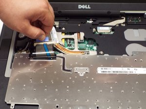 Langkah 3 — Lepaskan Keyboard dan Hubungan Kabel