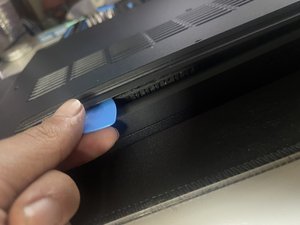 Langkah 2 — Buka Casing Laptop