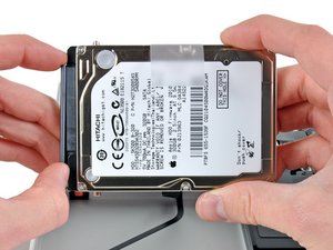 Langkah 4 — Melepas Kabel Hard Drive