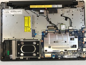 Langkah 1 — Matikan Laptop dan Buka Panel Belakang