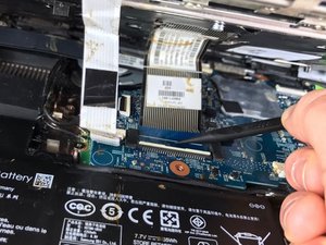 Langkah 5 — Lepaskan Kabel Ribbon Pertama