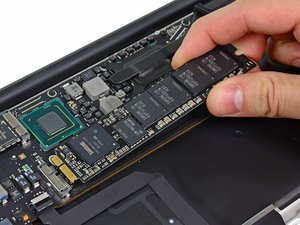 Langkah 8 — Lepaskan SSD