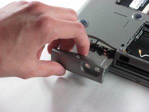Langkah 3 — Lepaskan Tray Hard Drive
