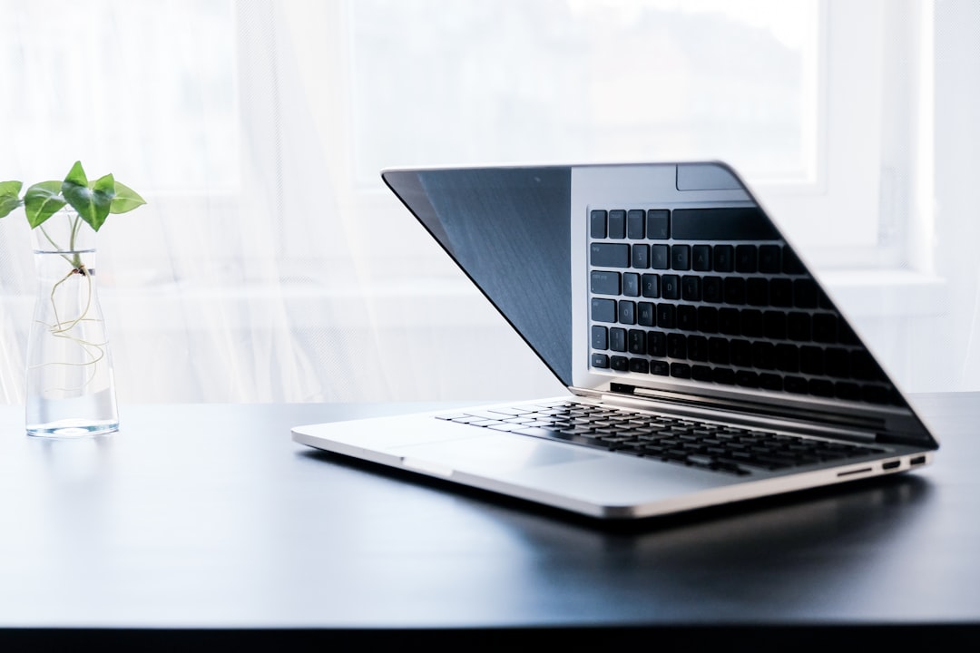 Ganti Engsel Kiri MacBook Core Duo