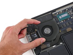 Langkah 5 — Mengganti Kipas Laptop