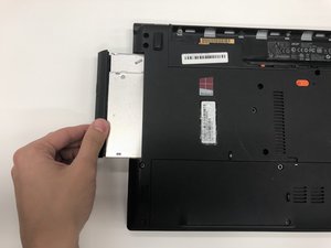 Langkah 3 — Keluar DVD Drive