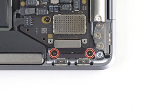 Langkah 4 — Lepaskan Papan USB-C