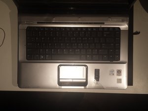 Langkah 2 — Langkah 2: Buka Penutup Speaker