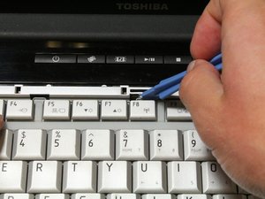 Langkah 3 — Lepaskan Keyboard