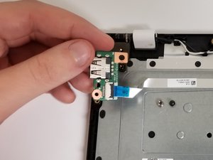 Langkah 2 — Mengakses Port USB