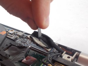 Langkah 10 — Lepaskan Kabel Panel Tampilan