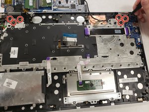 Langkah 6 — Melepas Display Assembly