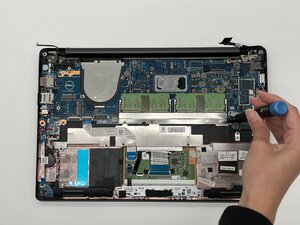 Langkah 8 — Lepaskan Bracket RAM