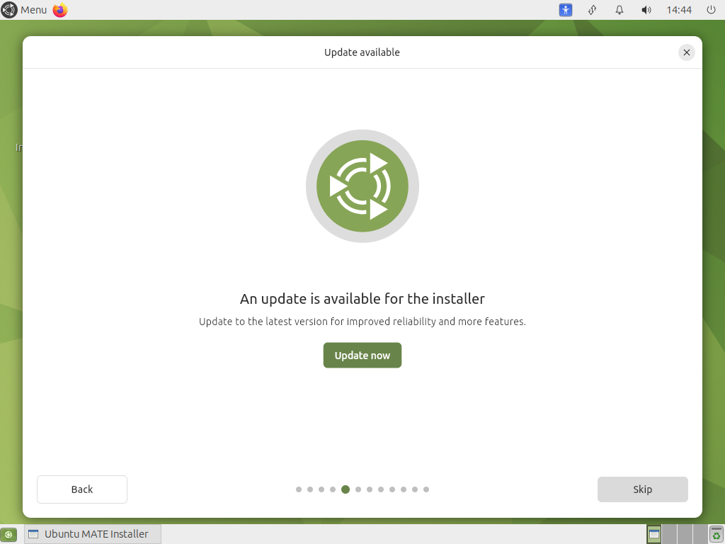 Layar Update available dengan logo Ubuntu MATE besar, tulisan An update is available for the installer, tombol Update now di tengah dan tombol Skip di kanan bawah