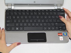 Langkah 3 — Buka Keyboard dari Tutup Atas